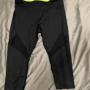 Forever 21 cropped half workout capris